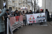 МОЗ заявляє, що бюджет для онкохворих дітей не зменшиться у 2014 році