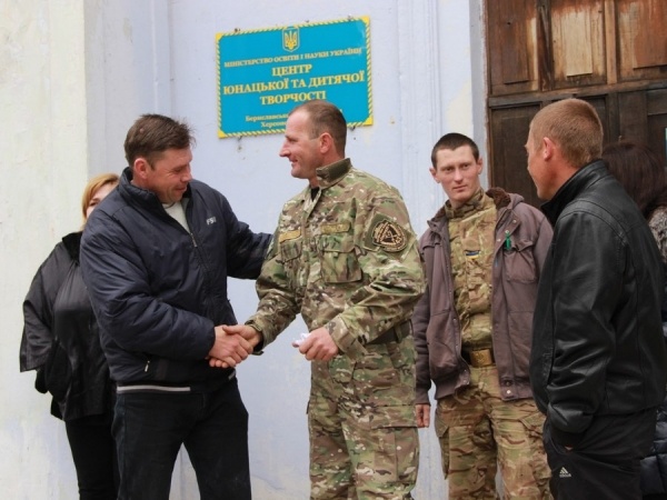 Ветерани АТО в Бериславі збираються на семінар. Фото Наталі Бімбірайте, ІРЦ "Правовий просітр"