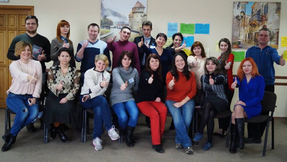 учасники/ці першого тренінгу навчальної програми