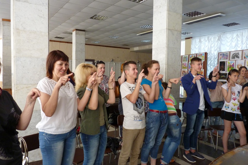 Фото з вистави в Дніпродзержинську