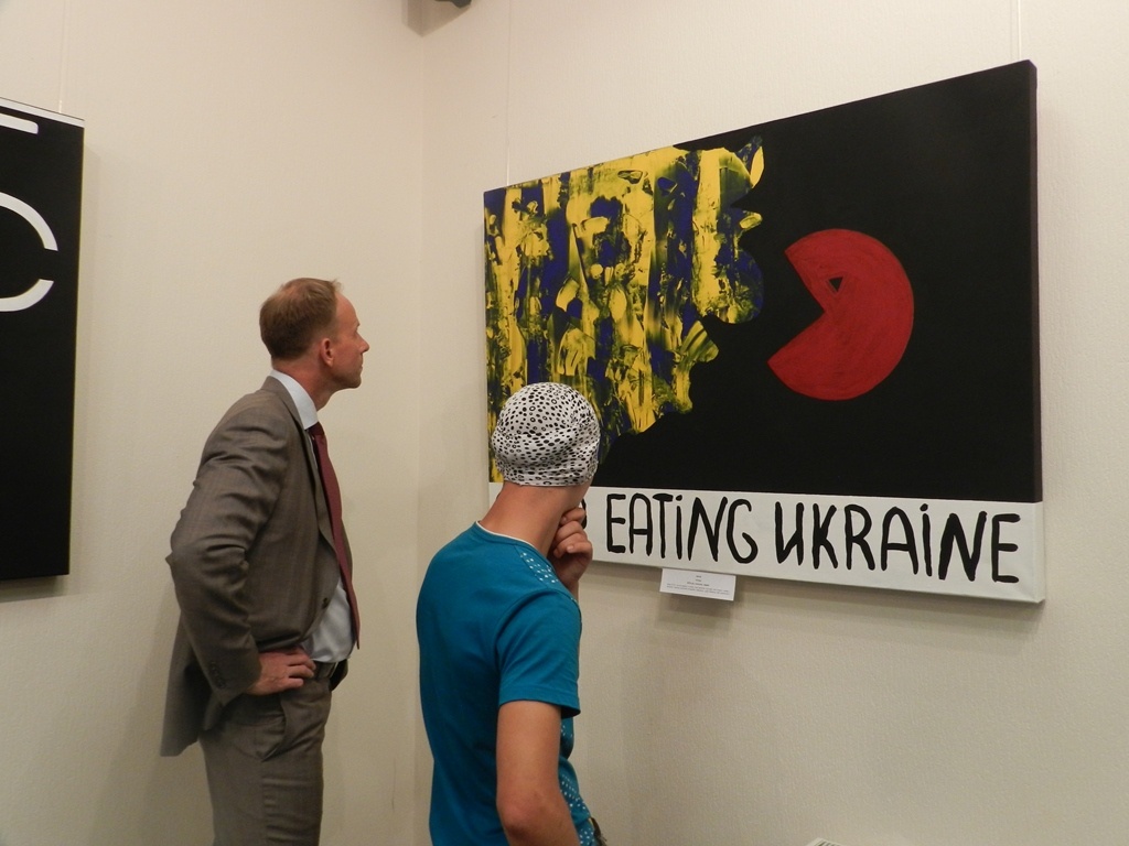 Відкриття виставки російського художника: "Stop Eating Ukraine" 