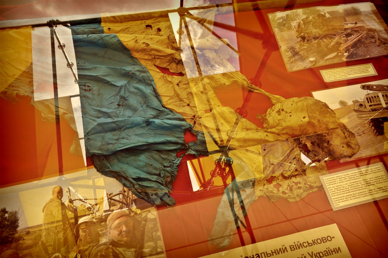 23-25 серпня 2015 року на Софійській площі у Києві відбулась виставка «Прапорів-реліквій».