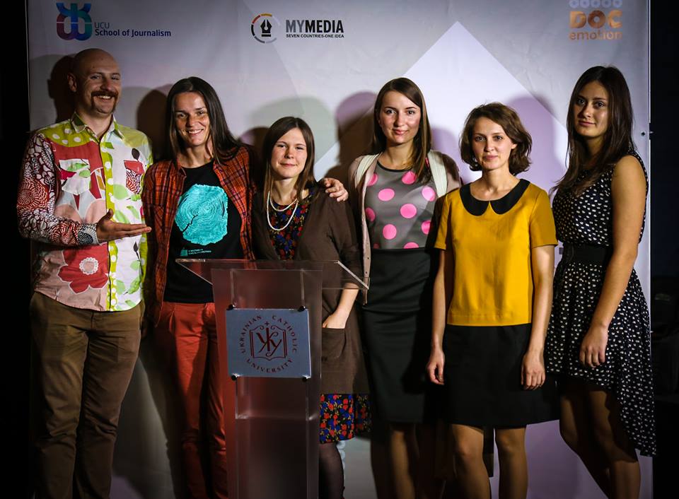 Анна Ютченко зі знімальною командою Відеоакадемії документального серіалу (третя зліва)