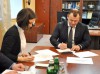Процес підпису Меморандуму про співпрацю між поліцією та волонтерами iGov (джерело — pl.npu.gov.ua)