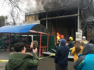 Твердиня Активісти запалили шини на території незаконного будівництва