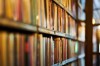 історія культура бібліотека selective-focus-photography-of-brown-wooden-book-shelf-2952871