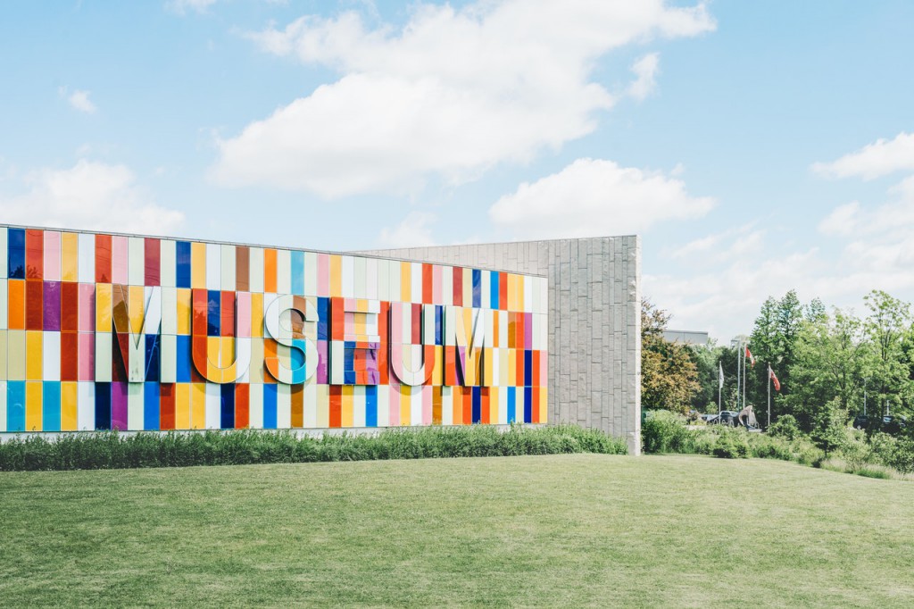 white-red-and-blue-museum-on-green-grass-111234 (1)