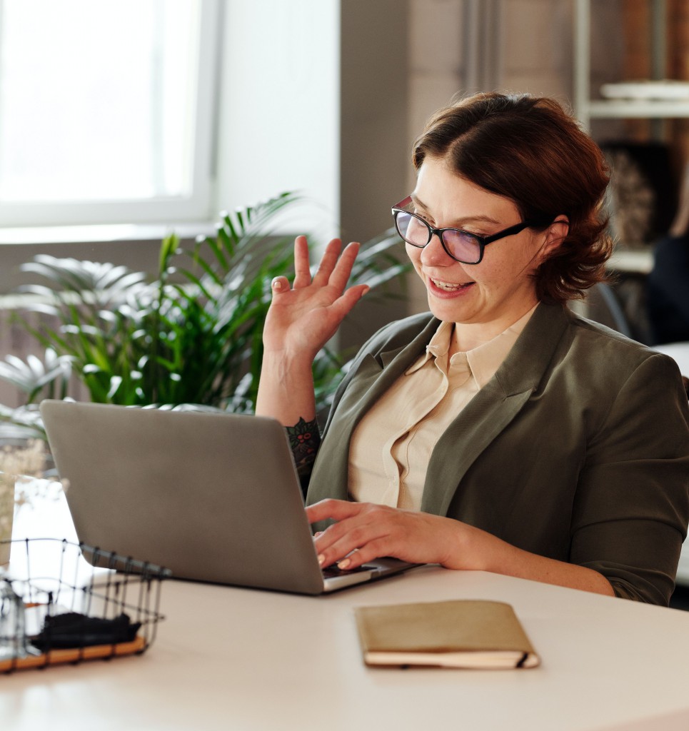 woman-using-macbook-4064176