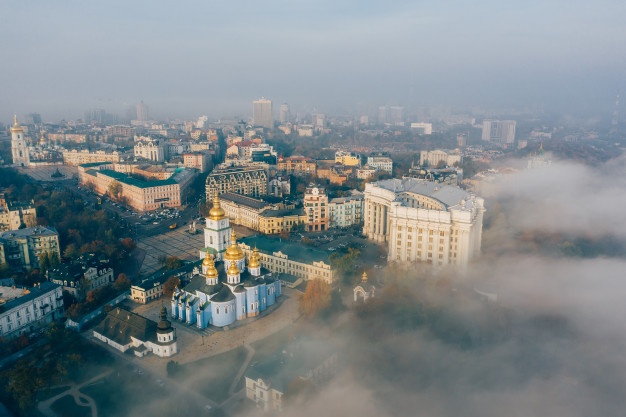 aerial-view-city-fog_1153-5421