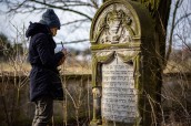 ESJF-Surveyors-at-Ozarow-Jewish-Cemetery-1