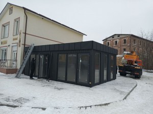 Нещодавно у Вишнівець привезли павільйони для бізнес-простору