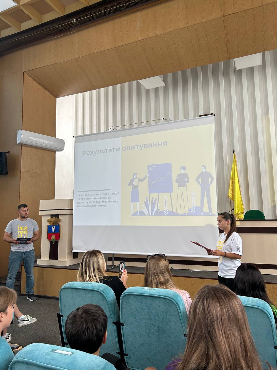 Андрій Бойко та Ольга Верещук презентують програму для молоді громади