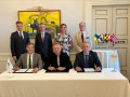 Стоять: Антті Вянскя, Міністерство закордонних справ Фінляндії; Ульрік Тідестрьом, Міністерство закордонних справ Швеції; Ельсебет Сондергаард Кроне, Міністерство закордонних справ Данії; Крістіан Сісе, Міністерство закордонних справ Норвегії. Сидять: Арвід Тюркнер, ЄБРР; Андрій Садовий, міський голова Львова; Бо Нюгус, НЕФКО.