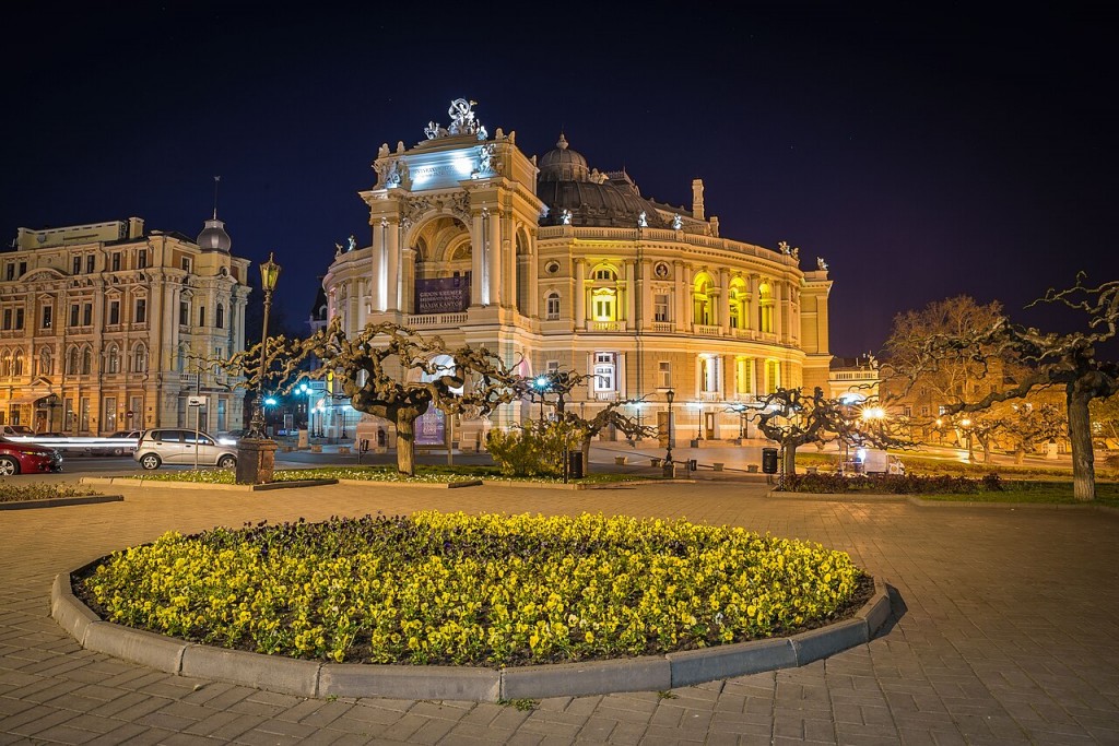 1280px-Будинок-театру-опери-та-балету-3