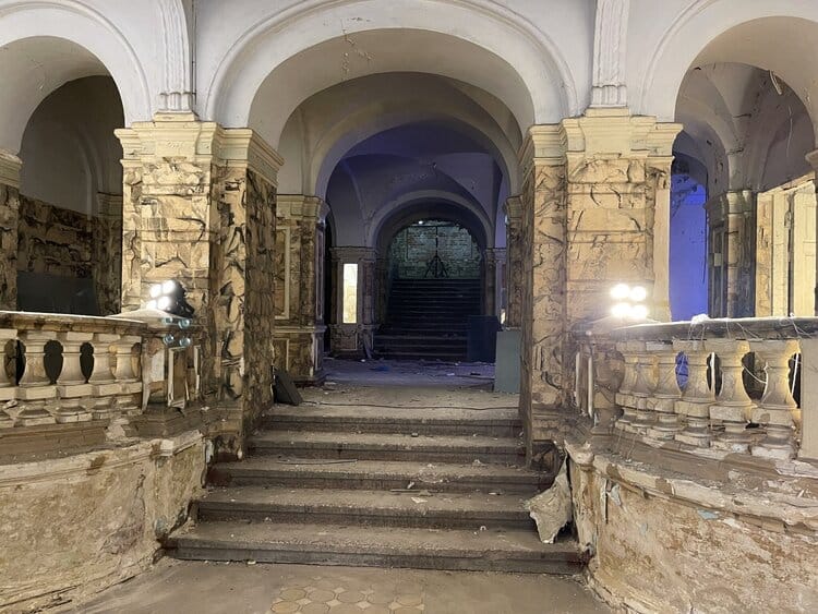 Внутрішній стан Англійського клубу у Дніпрі. Фото: mind.ua
