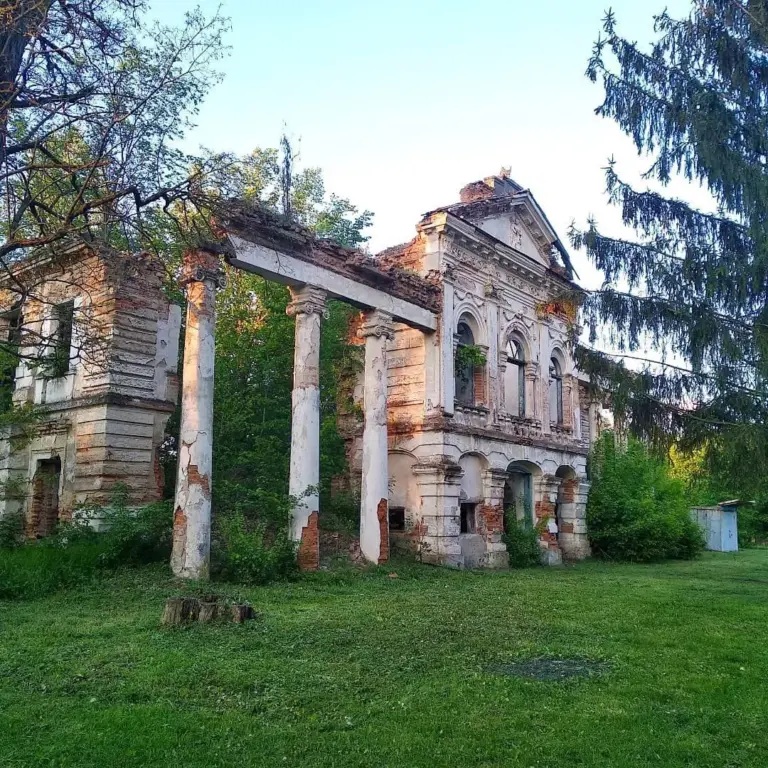 Палац Браницьких чи садиба Залеського (Руде Село, Київська область). Фото: Instagram/mandruemo