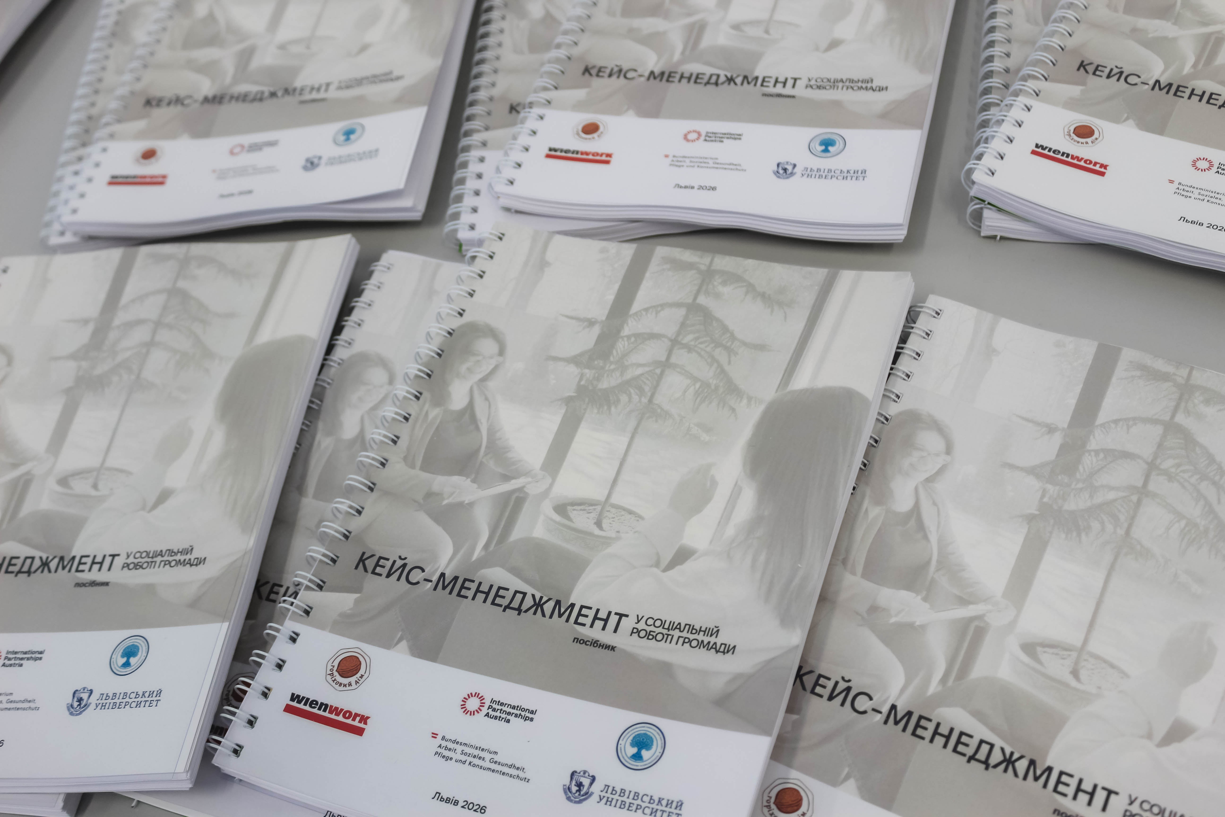 практичний посібник «Кейс-менеджмент у соціальній роботі громади»